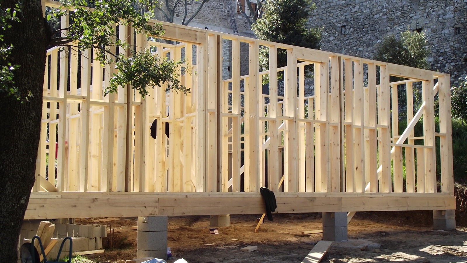 Hutin Wood House — 6